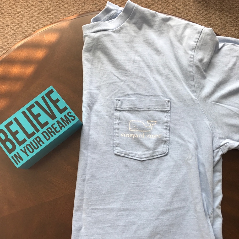 🐋 Vineyard Vines Carolina Blue Tee